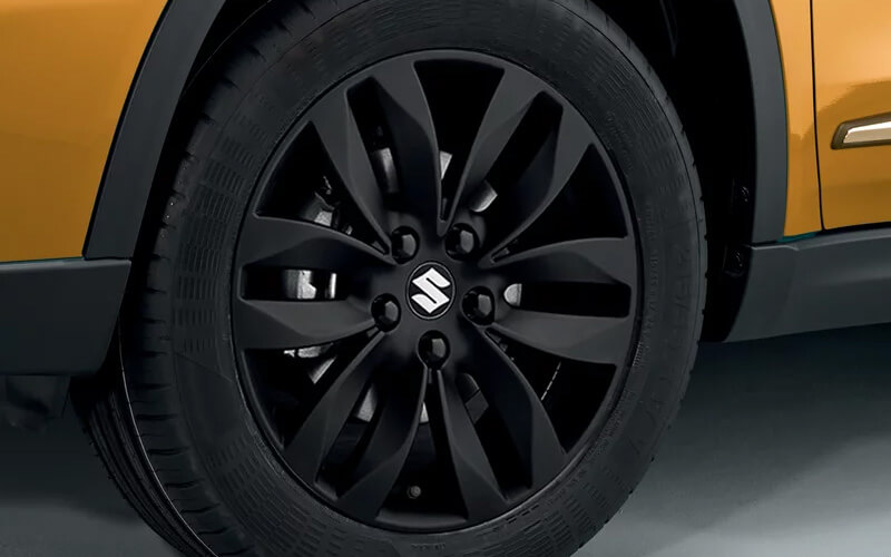 3D render of a Suzuki with the Black Finished Wheels 17” Alloy wheels accessory attached