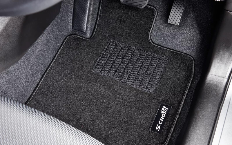 3D render of a Suzuki with the Rubber Mats accessory attached