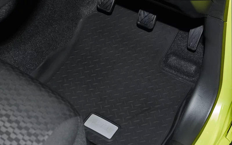 3D render of a Suzuki with the Floor Mat Set, Rubber accessory attached