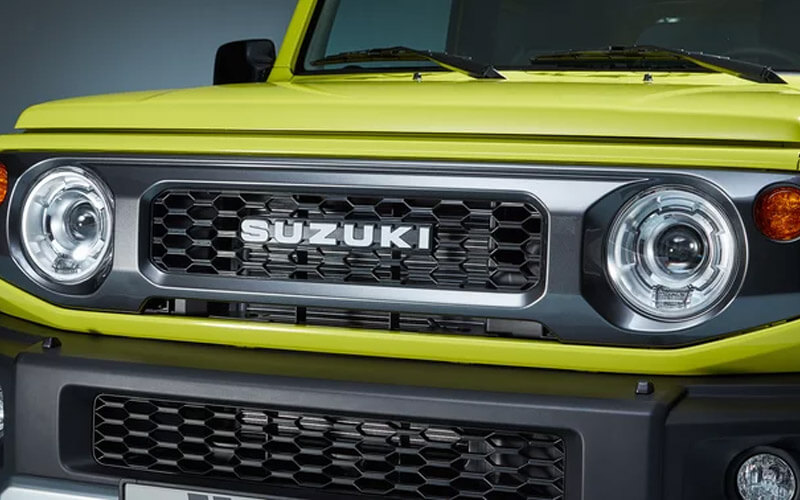 3D render of a Suzuki with the Front Grille, Heritage accessory attached