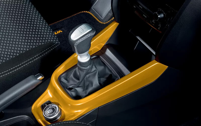 3D render of a Suzuki with the Centre Gear Shift Surround accessory attached
