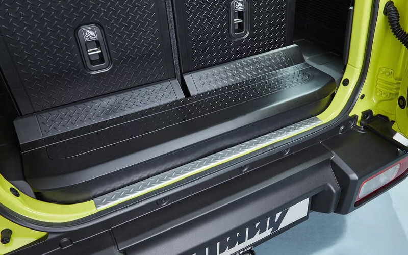 3D render of a Suzuki with the Luggage Box accessory attached